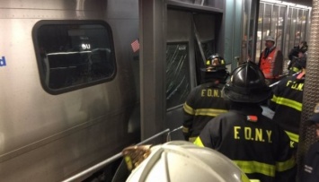 В сети появились кадры с места аварии поезда в Нью-Йорке
