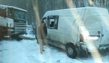 Непогода спровоцировала массовые аварии в Ровно