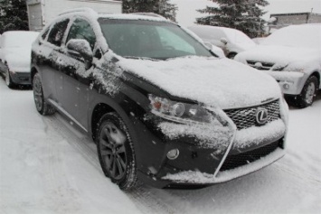 Крымские спасатели вытащили из снега Lexus и две Toyota