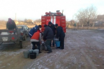 В Херсонской области пожарные подвозили воду в оставшееся без водоснабжения село (фото)