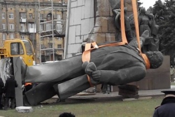 Часть снесенных в Украине памятников Ленину бесследно исчезла - СМИ