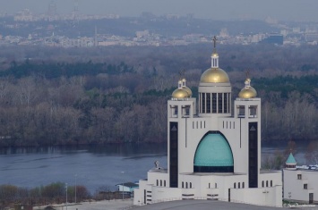В Киеве верующие греко-католической церкви сходятся на предрождественскую службу