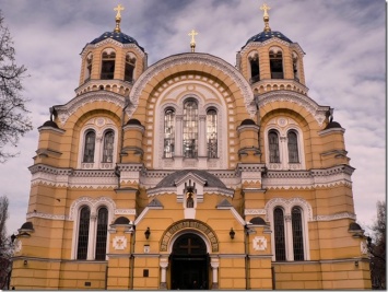 Во Владимирском соборе Киева началось богослужение перед Рождеством