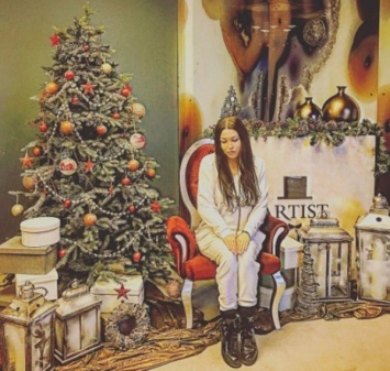 Ирина Дубцова поделилась рождественской фотографией