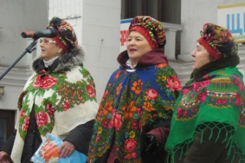 Мариупольцев с Рождеством поздравляли песнями (ФОТО)