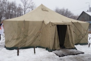 Как выглядит палатка для обогрева у Малого рынка, снаружи и изнутри, - ФОТО