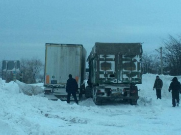 Непогода в Одессе: опчти все дороги области закрыты для движения