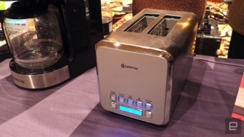 На CES 2017 представлен тостер работающий в паре со смартфоном