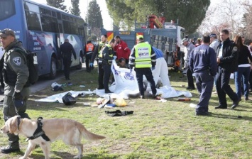 В Иерусалиме террорист въехал на грузовике в группу пешеходов, есть погибшие