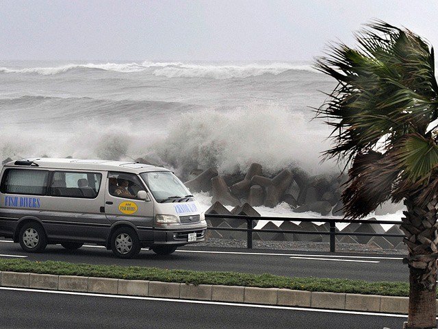 В Японии из-за мощного тайфуна «Халола» отменены более 100 авиарейсов