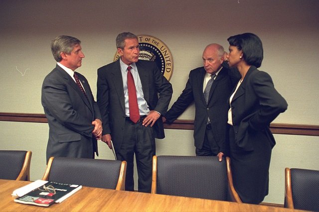 Впервые опубликованы снимки реакции Джорджа Буша на теракт 11 сентября