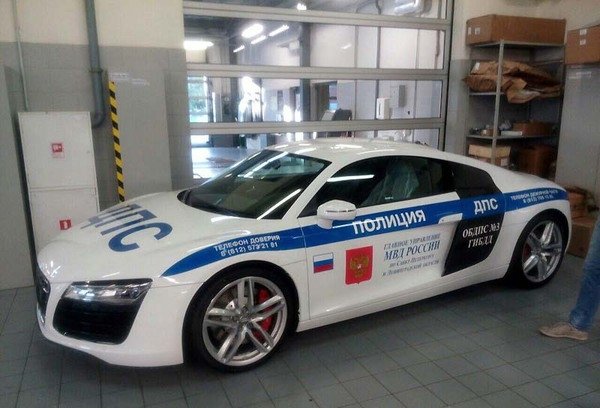 В автопарке петербургской полиции появился суперкар Audi R8