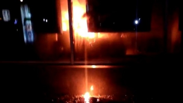 Во Львове начались пожары в отделениях российских банков (ВИДЕО 18+)