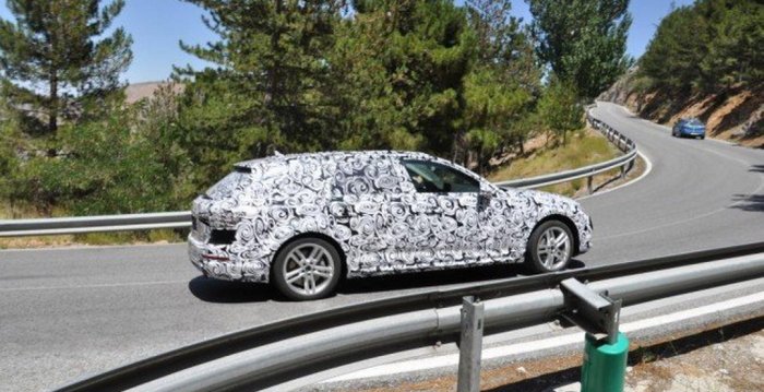 На дорогах Европы заметили тестируют новую Audi A4 Allroad