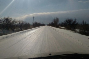 Гололед и заснеженные дороги подпортили праздники крымским водителям