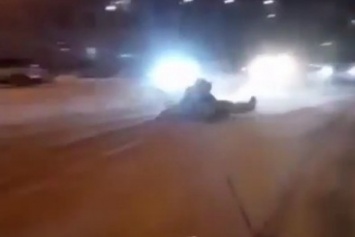 Одессит на санках, привязанных к машине, скрывался от полиции: смешное видео (ВИДЕО)