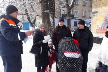 Спасатели Доброполья провели рейд в жилом секторе Белозерского по соблюдению правил пожарной безопасности