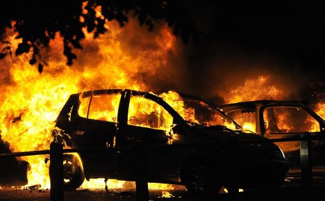 В запорожском дворе горели сразу три авто