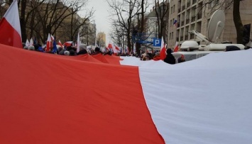 Партия Качиньского продолжает удерживать лидерство в Польше
