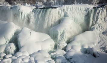 В Карпатах замерз водопад Пробий