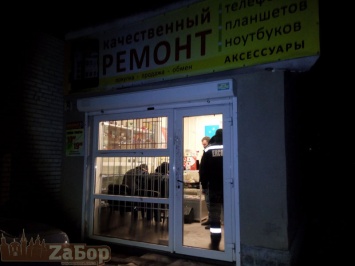 В центре Запорожья грабители открыли стрельбу в магазине - подробности