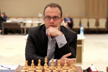 Эльянов лидирует и опережает чемпиона мира Карлсена на шахматном турнире в Вейк-ан-Зее