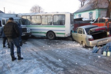 Рейсовый автобус попал в аварию на одной черниговских дорог