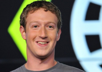 Bloomberg сообщил, сколько человек ведут аккаунт Цукерберга в Facebook