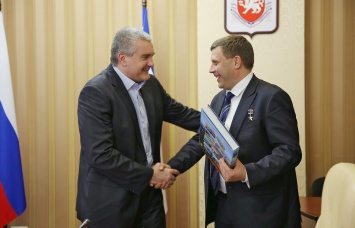 Сергей Аксенов провел встречу с делегацией Донецкой Народной Республики
