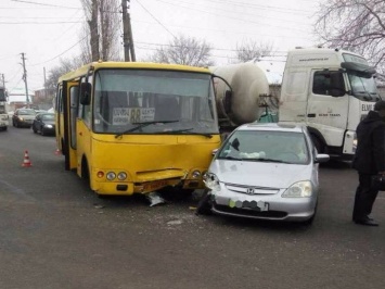 ДТП в Днепре: авто столкнулось с автобусом