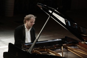 В Тольятти пианист Филипп Субботин исполнит известные композиции на рояле Steinway