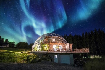 Дом под куполом: семья из Норвегии построила уютное жилье на острове