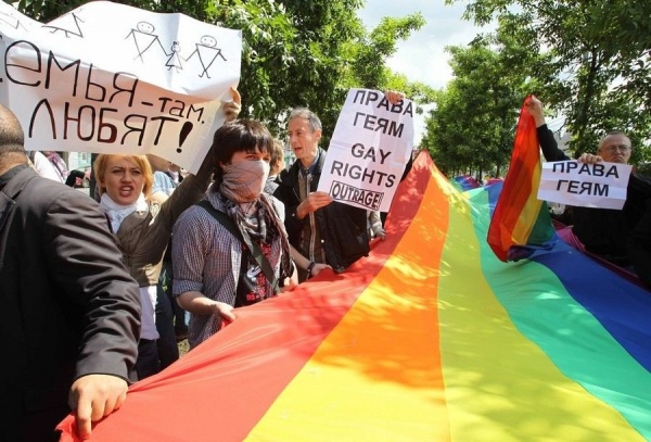 Готовы ли ЛГБТ-представители отметить свой праздник вместе с ВДВешниками