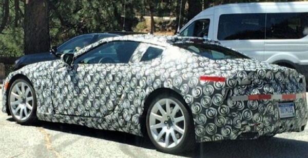 В Сеть попали первые шпионские фото нового Lexus SC