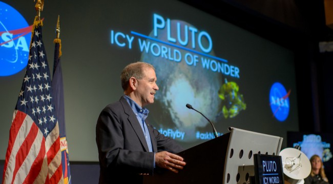 Ледяной Плутон вновь разжег споры о финансировании NASA