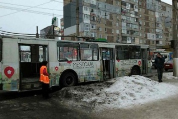 В Кропивницком произошло ДТП с участием троллейбуса ФОТО