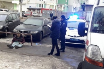 Одесский медик сдедал укол бездомному, и тот скончался на улице (ВИДЕО, ФОТО)