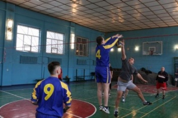 Полицейские Славянска выясняли кто сильнее в волейболе