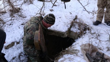 В Луганске обнаружили тайник с оружием и боеприпасами (фото)