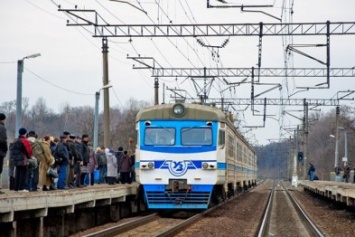 Под Киевом подростка-зацепера ударило током на крыше электрички