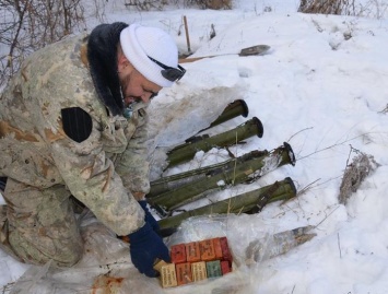 На Луганщине в 500 метрах от российской границы нашли смертоносный схрон