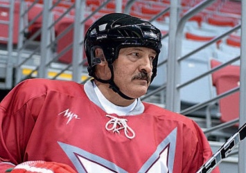 Александр Лукашенко пристыдил хоккеистов высокими зарплатами