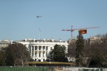 Greenpeace развернул над Вашингтоном транспарант надписью "Сопротивляйтесь"