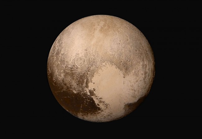 Атмосфера, луны, геологическая активность… Почему Плутон - не планета?