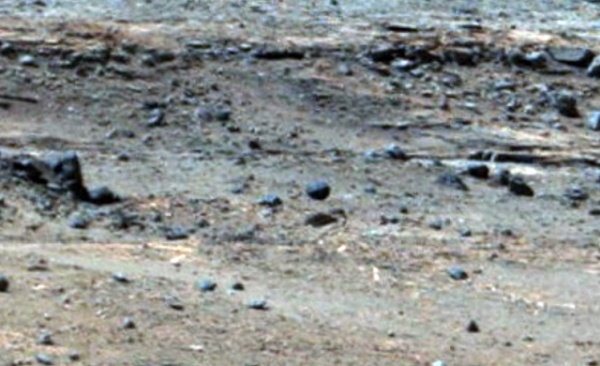 Над поверхностью Марса уфологи обнаружили летающий шар