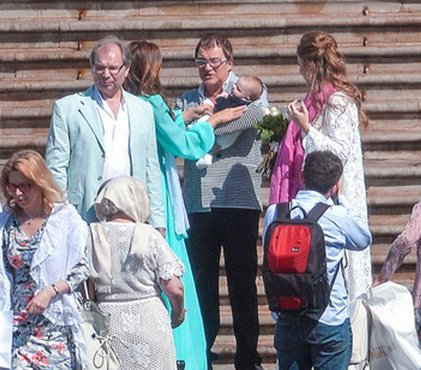 В Москве в Донском монастыре телеведущий Дибров крестил пятого ребенка