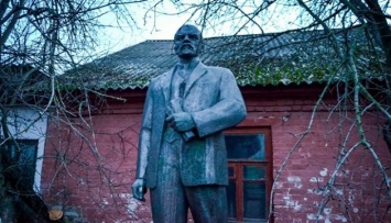 Нежинского Ленина пустят с аукциона вместе с постаментом