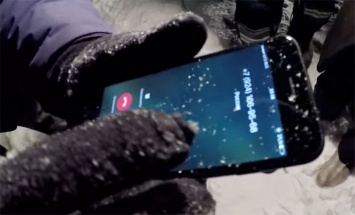 «Реально, он работает!»: журналисты провели эксперимент с утоплением iPhone 7 в якутском озере
