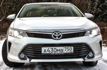 В сети появились первые характеристики Toyota Camry 2018 года