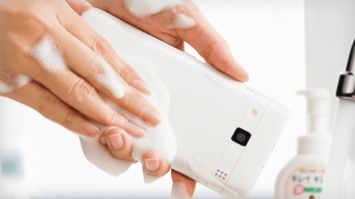 Японцы выпустят смартфон для чистюль